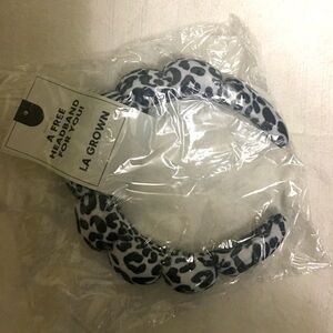 Free For my bundler -Brand new Hair Headband for purchase in my closet